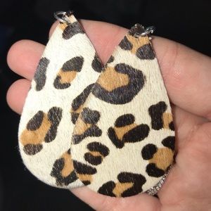 Plunder Leather Leopard earrings